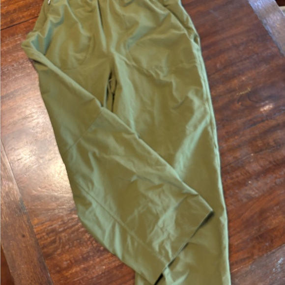 Lululemon Barrel-Leg Pant, size 10 - Picture 3 of 6